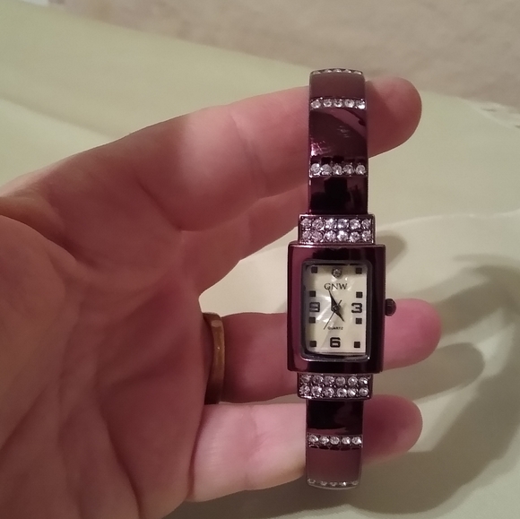 GNW Quartz Metallic Cuff Watch - Picture 9 of 9